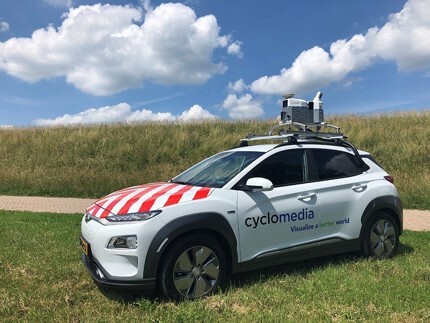 Auto van Cyclomedia met speciale camera's op het dak van de auto