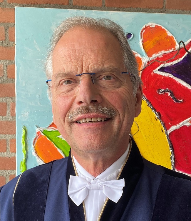 Trouwambtenaar Jules van der Veldt